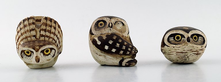 Gustavsberg studio hand, Edward Lindahl, 3 owls in ceramics.
