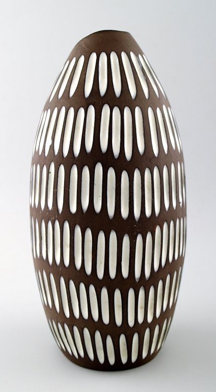 Ingrid Atterberg for Upsala-Ekeby "Negro" keramik vase i art deco stil. 
