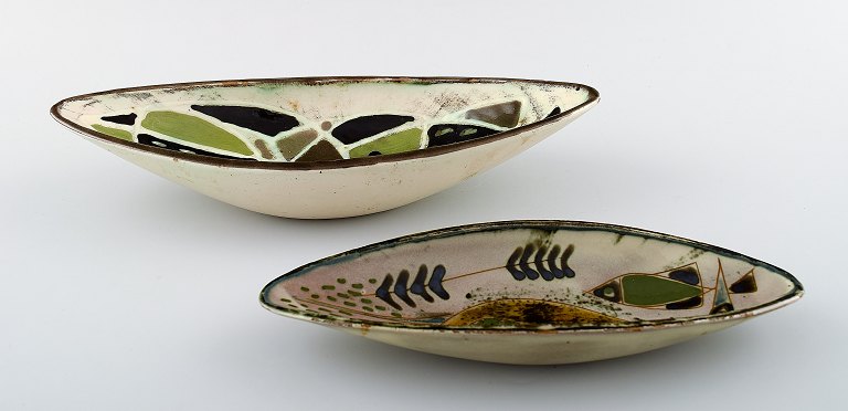 Astrid Tjalk and Nils Kähler for Kähler: 2 oblong unique dishes in pottery.
