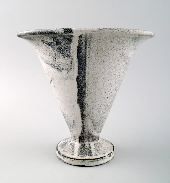 Svend Hammershoi for Kähler, Denmark, glazed vase, 1930s.
