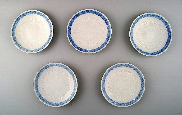 5 plates. Royal Copenhagen Blue fan, bread & butter plates.
