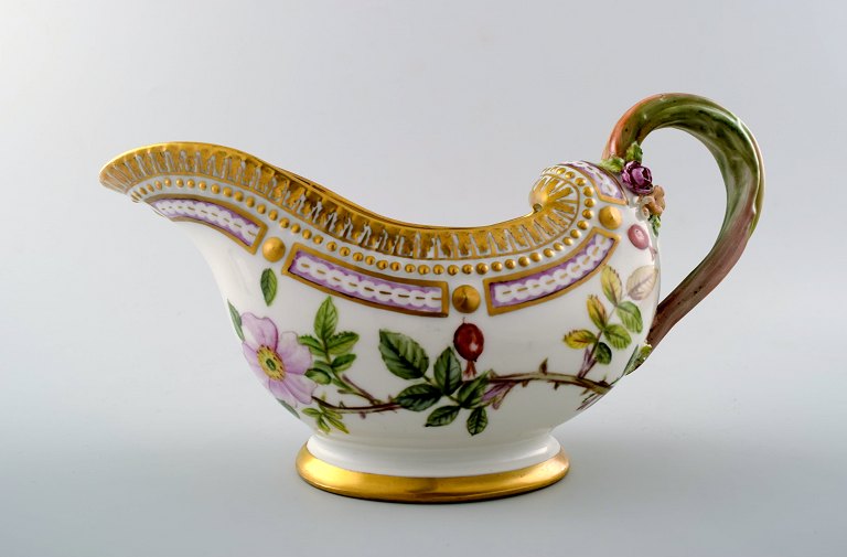 Sjælden Royal Copenhagen Kongelig porcelæn antik Flora Danica saucekande.