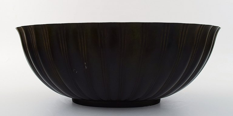 Just Andersen. Art deco Jardiniere/compote of patinated "discometal" with 
grooved corpus.