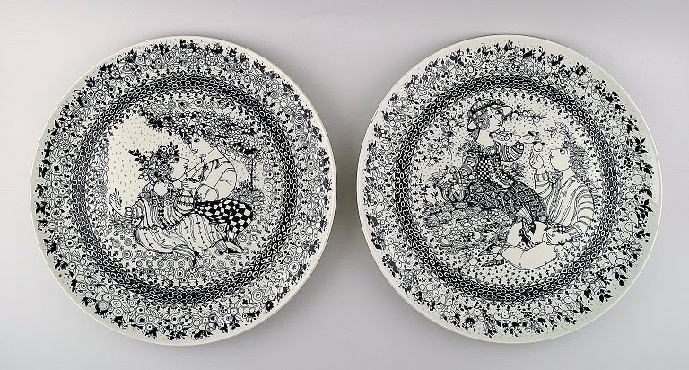 Two large seasons earthenware dishes from the Nymølle factory, designed by Bjørn 
Wiinblad. Autumn and spring.
