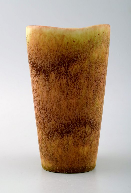 Rörstrand / Rorstrand stoneware vase by Gunnar Nylund.

