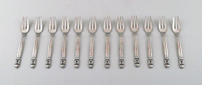 Georg Jensen "Acorn" twelve cake forks. Sterling silver.
Designer: Johan Rohde.