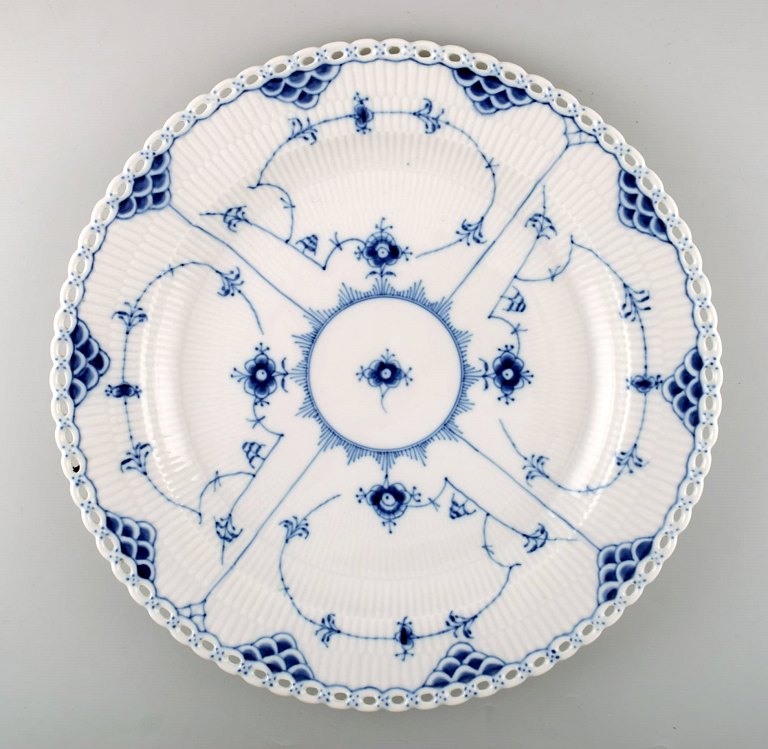Royal Copenhagen Blue Fluted Full Lace Royal Copenhagen porcelain. 
Large oval serving dish No. 1041.