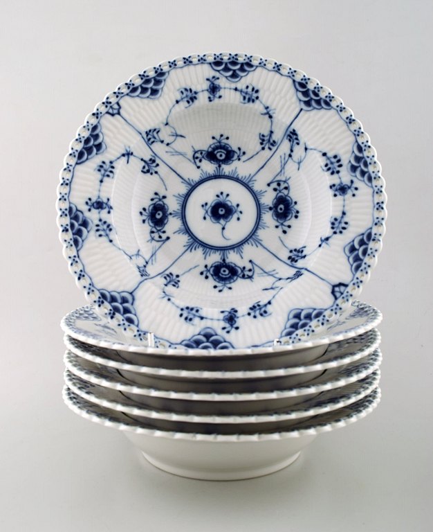 Six plates Royal Copenhagen blue fluted full lace - Royal Copenhagen.
Deep / soup / pasta / porridge dishes no. 1079.