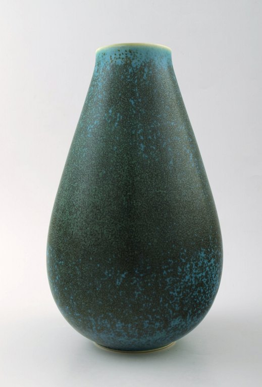 Tidlig Saxbo, keramik vase i moderne design.
Smuk glasur i grønne toner.