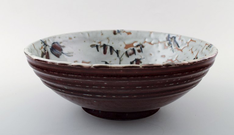 Royal Copenhagen ceramics.
Unique bowl signed by Thorkild Olsen, approx. 1950.