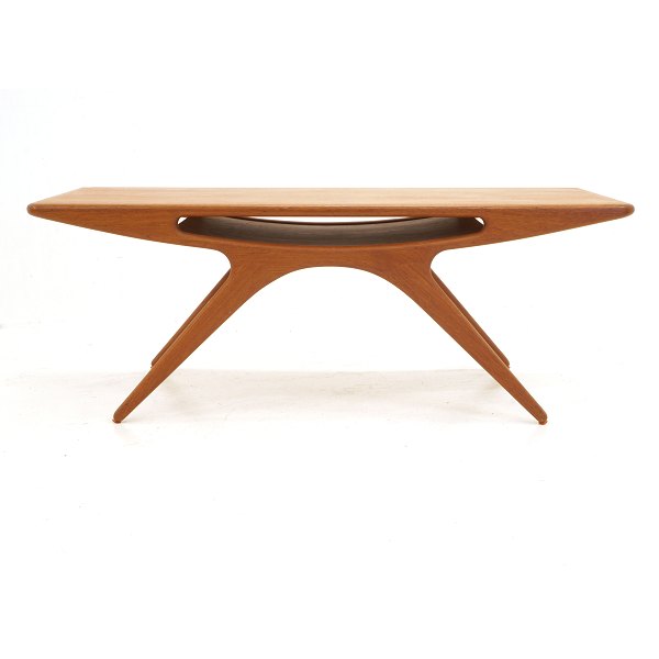 Johannes Andersen: Sofabord "Smilet". Formgivet 1957, teak. H: 51cm. L: 134cm. 
B: 51cm