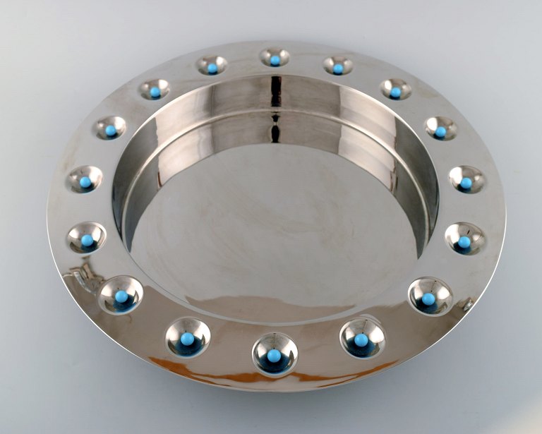 TOBIA SCARPA for Morellato, Italien, en stor moderne design skål i metal med 
turkise kugler.
