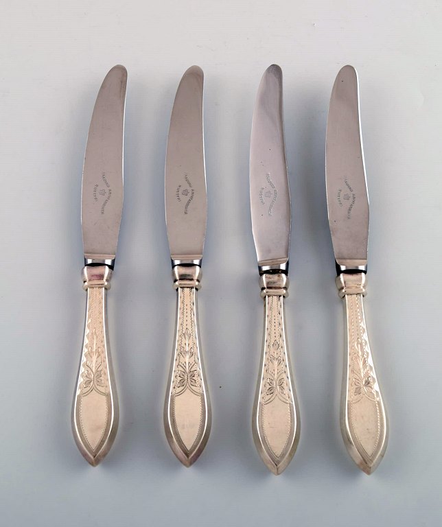 4 dinner knife, Danish silver (830).
Guardein: Jens Sigsgaard.
