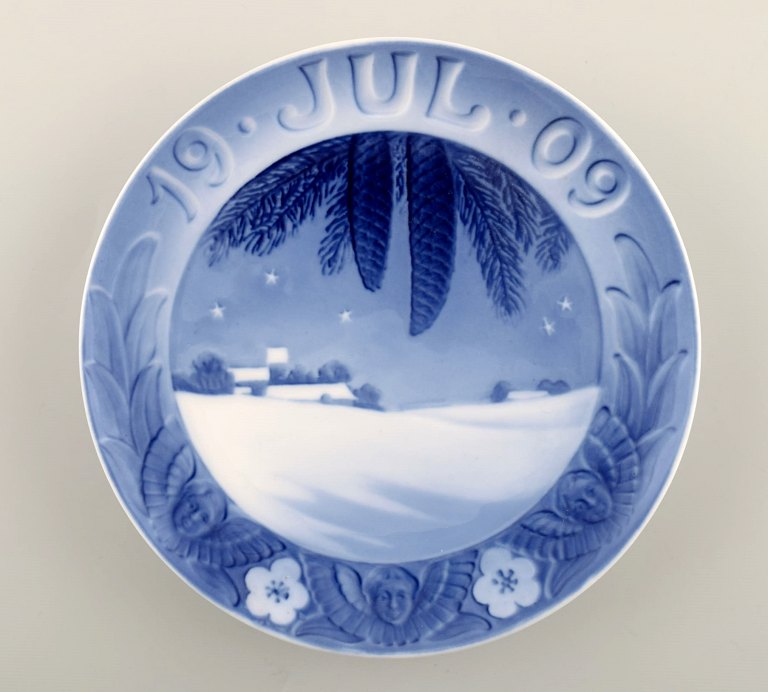 Royal Copenhagen, Christmas plate from 1909.
