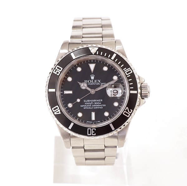 Rolex Submariner, Ref. 16610. Leveres med box og certifikat. Solgt hos AD 
05.01.91. D: 40mm. Trykprøvet juli 2018