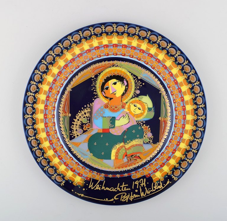 Rare hand painted Rosenthal Bjørn Wiinblad Christmas plate from 1971. "Mary with 
child".
