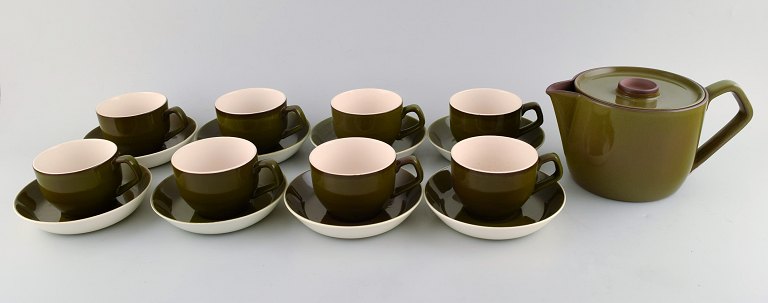 Timiana dinner service from Aluminia in faience. Consisting of 8 coffee cups 
with saucers and coffee pot. 1960s.

