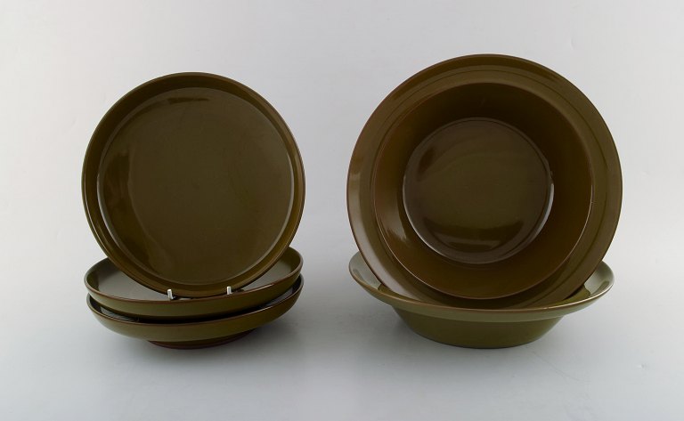 Timiana dinner service from Aluminia in faience. Consisting of 3 compotes and 2 
bowls. 1960s.
