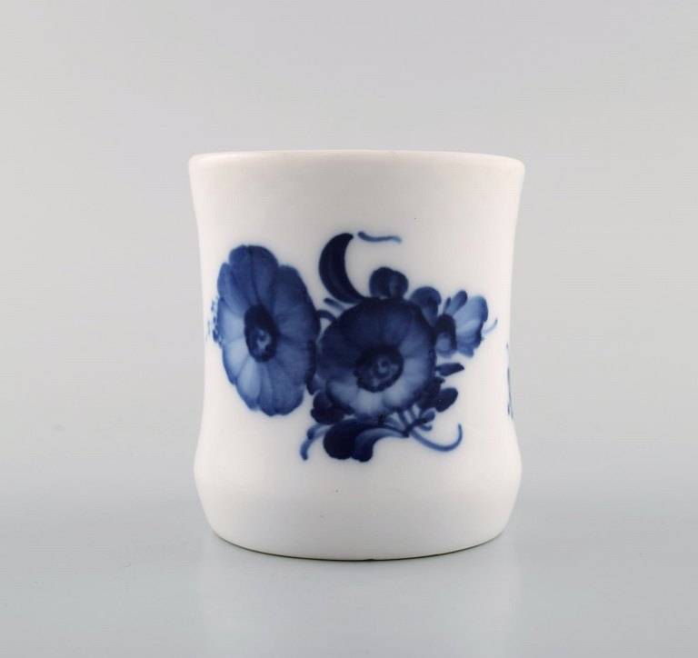 Blå blomst flettet bæger/vase fra Royal Copenhagen. 
