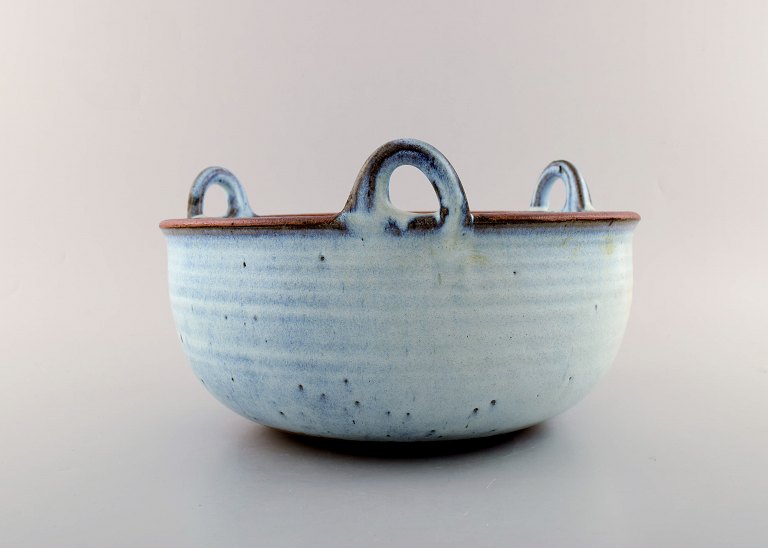 Helle Allpass (1932-2000). Large Bowl of glazed stoneware with handles in 
beautiful turquoise glaze and iron spots. 1960 / 70
