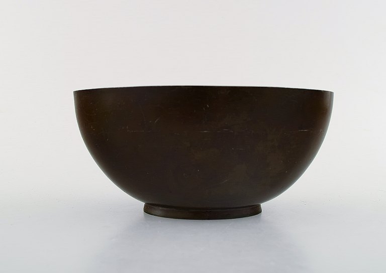 Early and rare art deco Just Andersen bowl in bronze. 1930