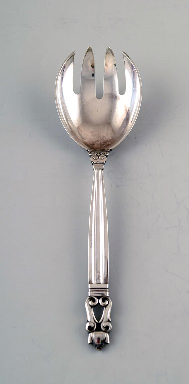 Georg Jensen Acorn serving spoon in Sterling Silver.
