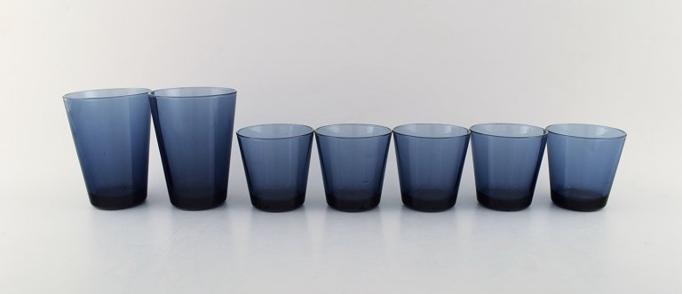 Kaj Franck (Finnish, 1911-1989) Nuutajärvi Glass Works, Finland. Seven drinking 
glasses in purple art glass. 1960 / 70