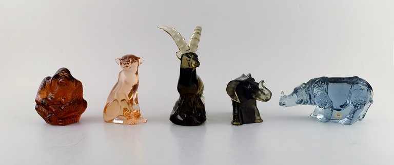 Paul Hoff for "Svenskt Glass". Five art glass figures in shape of a cheetah, 
capricorn, rhino, orangutan and elefant. WWF. Mid 20th century.