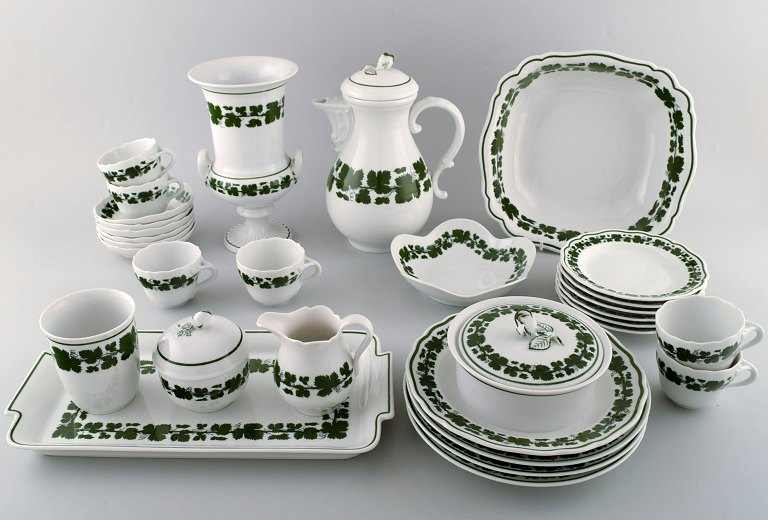 Meissen "Green Ivy Vine Leaf" Porcelain Coffee Service. Complete for six people. 
1940
