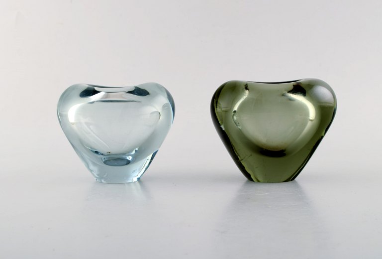 Per Lütken for Holmegaard. Two vases in light blue and gray art glass. 1960