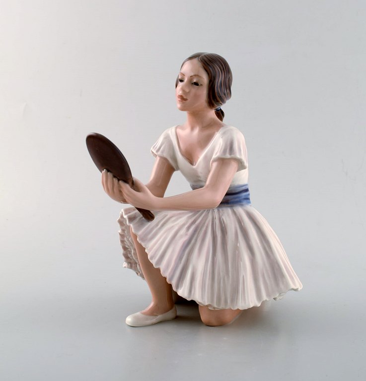 Dahl Jensen porcelain figurine. Ballerina with mirror. Model number 1224. 1st 
factory quality. 1920/30
