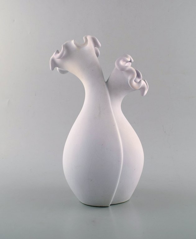 Wilhelm Kåge for Gustavsberg Studio Hand. Large "Våga" ceramic double vase in 
white carrara glaze. Iconic and surreal design.
