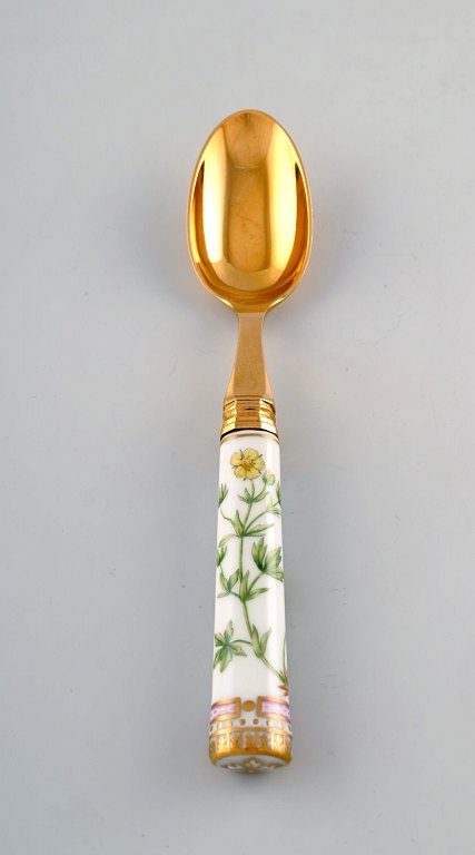 Georg Jensen for Royal Copenhagen. "Flora Danica" dinner spoon of gold plated 
sterling silver. Porcelain handle decorated in colors and gold with flowers.