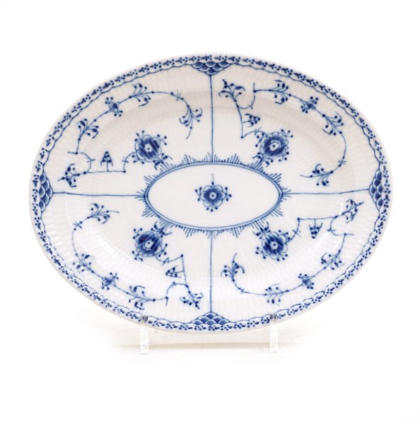 Royal Copenhagen: a large oval blue fluted half lace plate. #1/532. L: 30cm