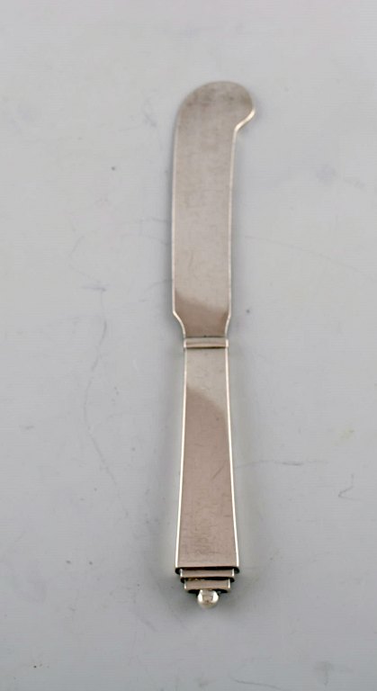 Georg Jensen "Pyramid" butter knife in all silver.
