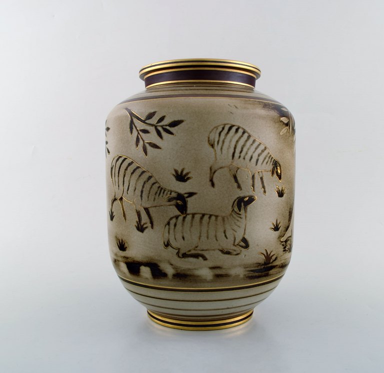 Gunnar Nylund for Rørstrand / ALP Lidköping. Unique hand-drawn art deco Flambé 
vase with gold Decoration. 1930/40