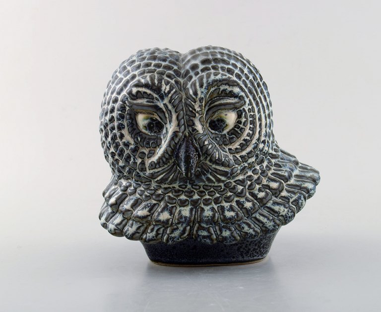 Gunnar Nylund for Rörstrand. Owl in glazed stoneware. Beautiful glaze in brown 
and ice blue shades. 1950