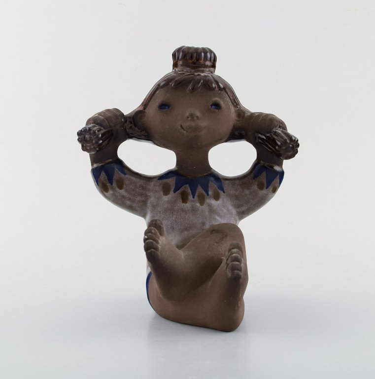 MARI SIMMULSON figur, keramik, Upsala-Ekeby.
Pige med fletninger. 1960