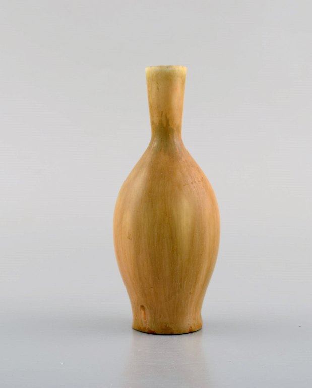Carl-Harry Stålhane for Rörstrand. Vase with glazed stoneware. Beautiful glaze 
in light earth shades. 1960