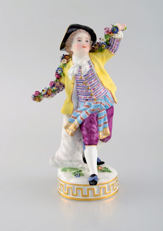 Antik Meissen figur i håndmalet porcelæn. Dreng med blomster.  Tidligt 
1900-tallet. 
