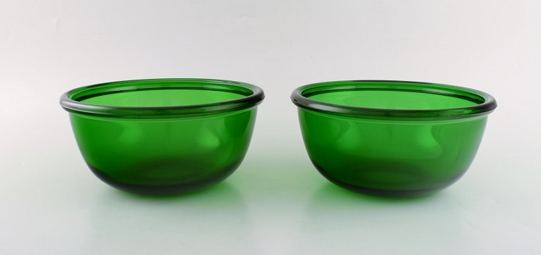 Kaj Franck for Nuutajärvi. To Luna hummer skåle i grønt kunstglas. 1970
