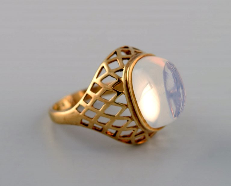 Vintage art deco ring in 14 carat gold adorned with mountain crystal. 1940