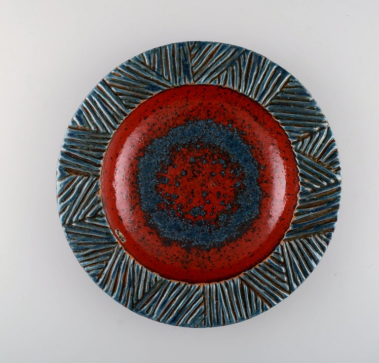 Nittsjö, Sweden. Large round dish in glazed stoneware. 1960s.
