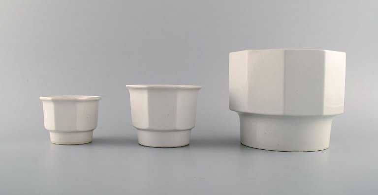 Gustavsberg, Sweden. Three flower pot covers in white glazed stoneware. 1970s.
