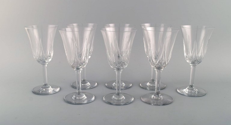 St. Louis, Belgium. Eight red wine glasses in mouth-blown crystal glasses. 1930 
/ 40s.

