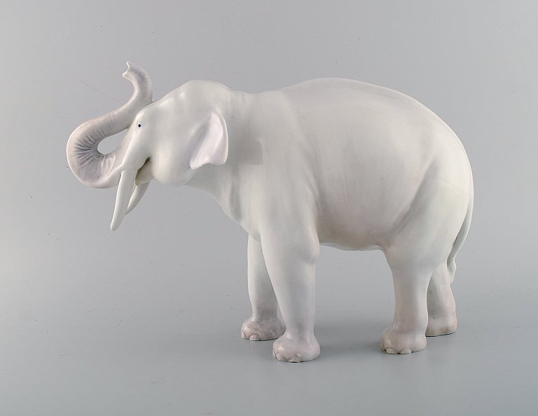 Axel Locher for Royal Copenhagen. Large and rare porcelain figure. Elephant. 
Model number 1373. Early 20th century.
