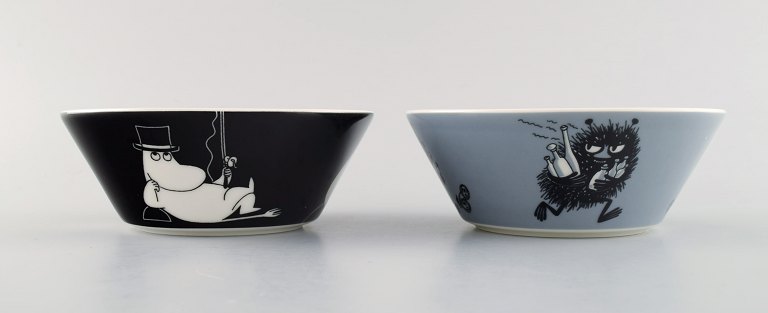 Arabia, Finland. Two porcelain bowls with motifs from "Moomin". Late 20th 
century.

