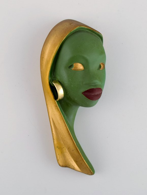 Schaubach, Germany. Art deco female face in hand-painted glazed ceramics. 
Mid-20th century.

