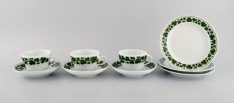 Meissen Green Ivy Vine Leaf kaffeservice til tre personer i håndmalet porcelæn. 
1940