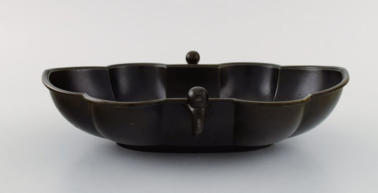 Just Andersen (1884-1943), Denmark. Early dish in disko metal. Beautiful patina. 
1930s. Model number 1359.
